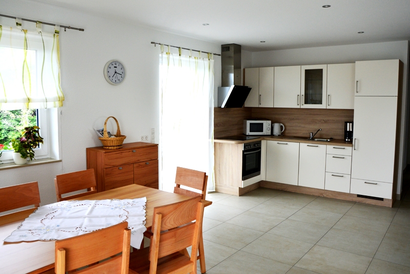 Ferienhof Straub Sasbach Ferienwohnung Burg-Windeck-Blick Küche