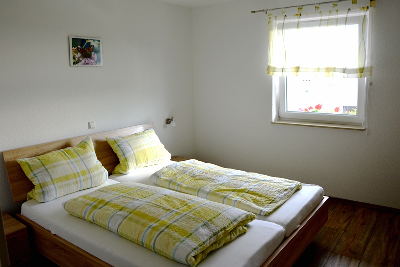 Ferienhof Straub Sasbach Ferienwohnung Burg-Windeck-Blick Schlafzimmer