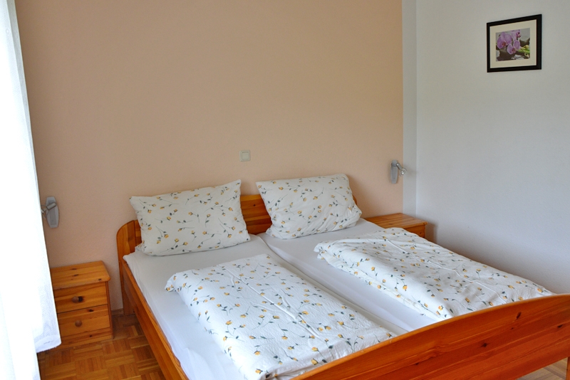 Ferienhof Straub Sasbach Ferienwohnung Vogesen-Blick Schlafzimmer