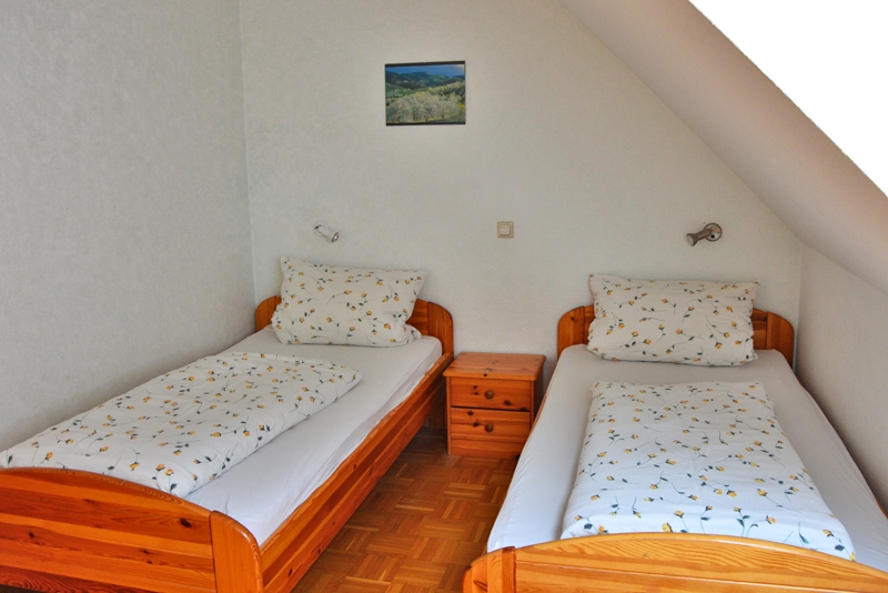 Ferienhof Straub Sasbach Ferienwohnung Vogesen-Blick Schlafzimmer