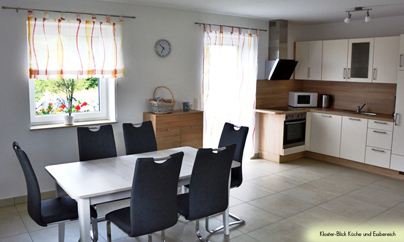Ferienhof Straub Sasbach Ferienwohnung Kloster-Blick Küche Esseck